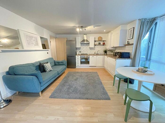 1 Bedroom Flat To Rent In Flat, Wallace Place, Granby Hill, Bristol, BS8