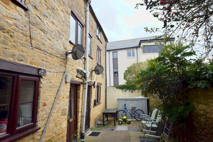 1 Bedroom End Of Terrace House To Rent In Market Place, Brackley, Northamptonshire, NN13
