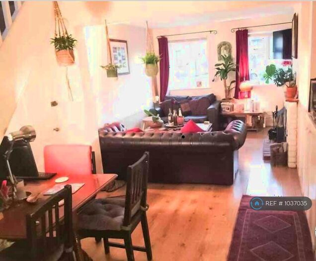 2 Bedroom End Of Terrace House To Rent In Redstone Hill, Redhill, RH1