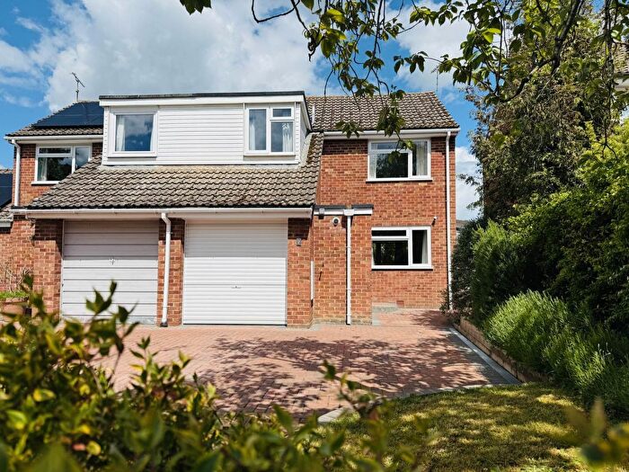 3 Bedroom Semi-Detached House For Sale In Old Moor Close, Wallingford, OX10