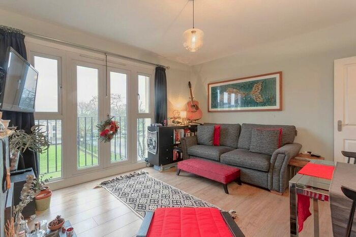 3 Bedroom Flat To Rent In Thurtle Road, London E2