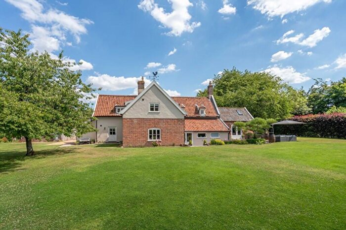 5 Bedroom Cottage For Sale In Hardingham, Norwich, NR9