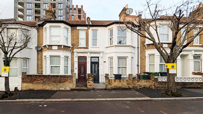 1 Bedroom Apartment To Rent In First Avenue, London, E17