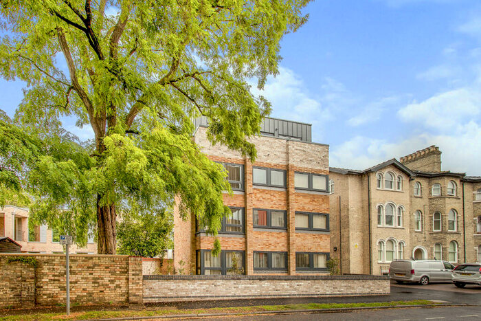 3 Bedroom Apartment To Rent In Fitzwilliam Road, CB2