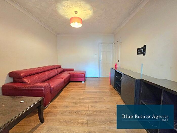 2 Bedroom Flat To Rent In Walnut Tree Road, Hounslow, TW5