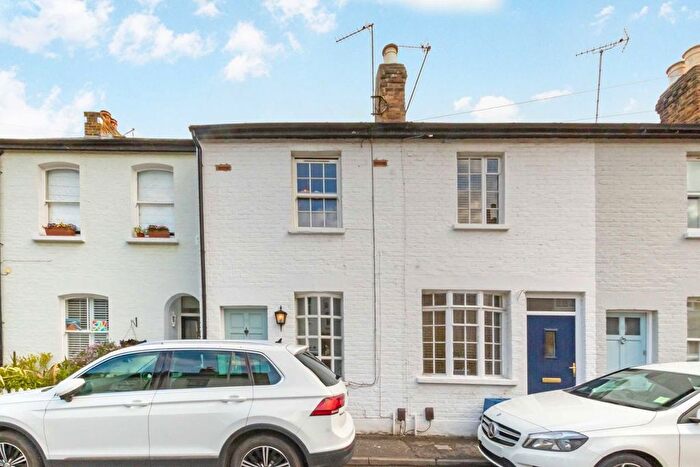 2 Bedroom Property To Rent In Hyde Road, Richmond, TW10