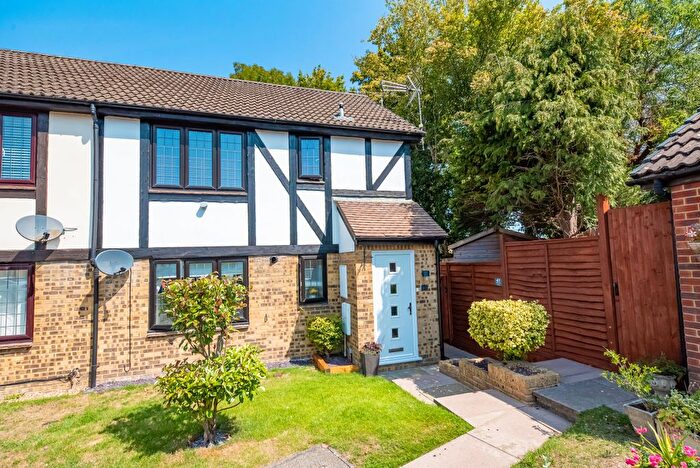 1 Bedroom Maisonette For Sale In Morley Close, Yateley, Hampshire, GU46