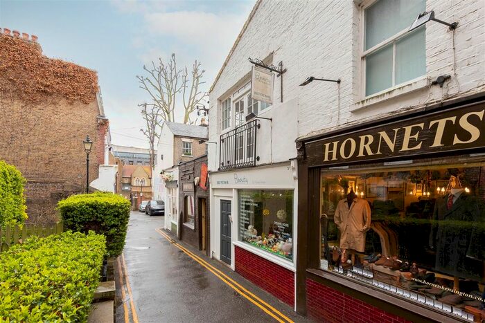 Studio To Rent In Kensington Church Walk, London, W8