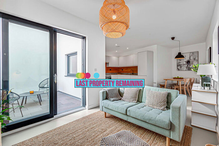 2 Bedroom Apartment For Sale In Inglemere Road, Mitcham, CR4