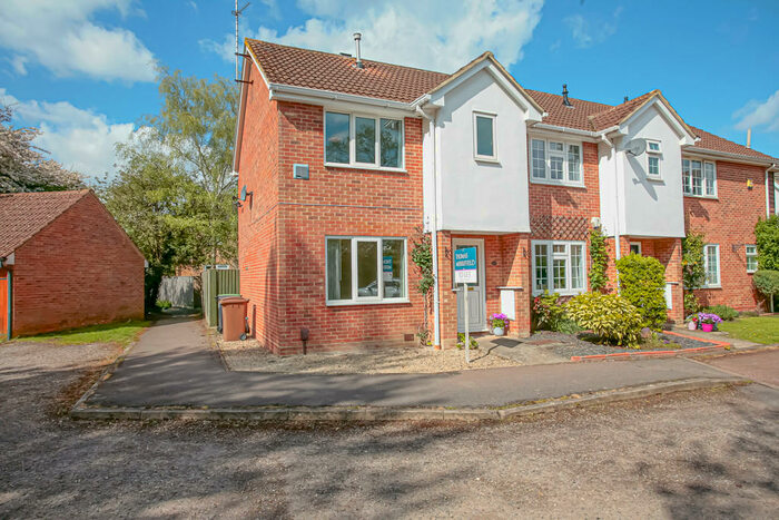 3 Bedroom End Of Terrace House To Rent In Elizabeth Drive, Wantage, OX12