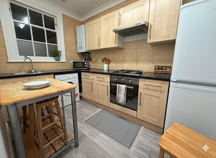 3 Bedroom Flat To Rent In Warlters Road, London, N7