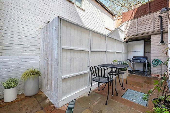 1 Bedroom Flat For Sale In Mountgrove Road, London, N5