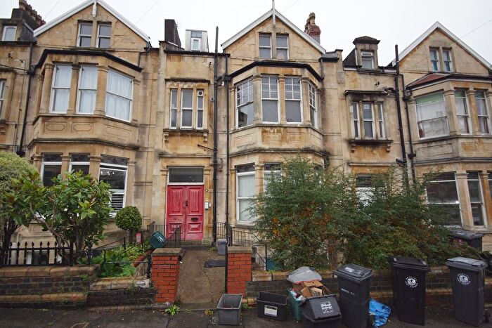 2 Bedroom Flat To Rent In Cotham Vale, Bristol, BS6