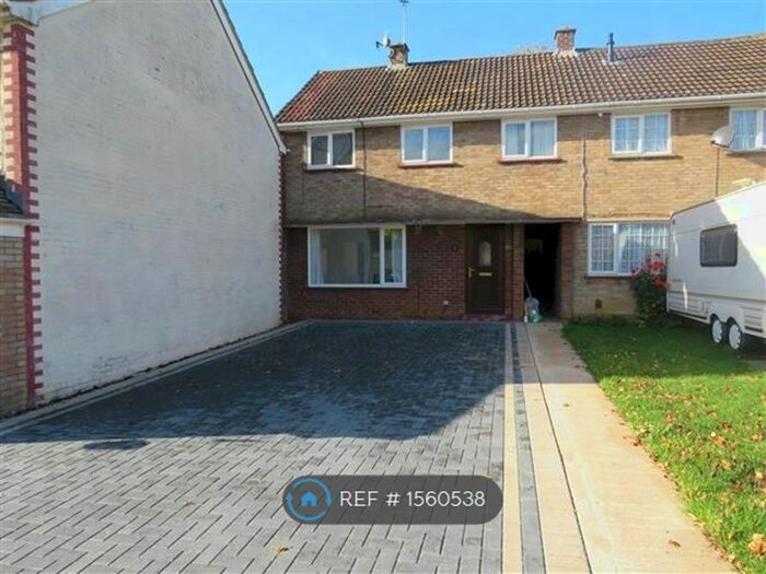 3 Bedroom Semi-Detached House To Rent In Caernarvon Crescent, Bletchley, Milton Keynes, MK3