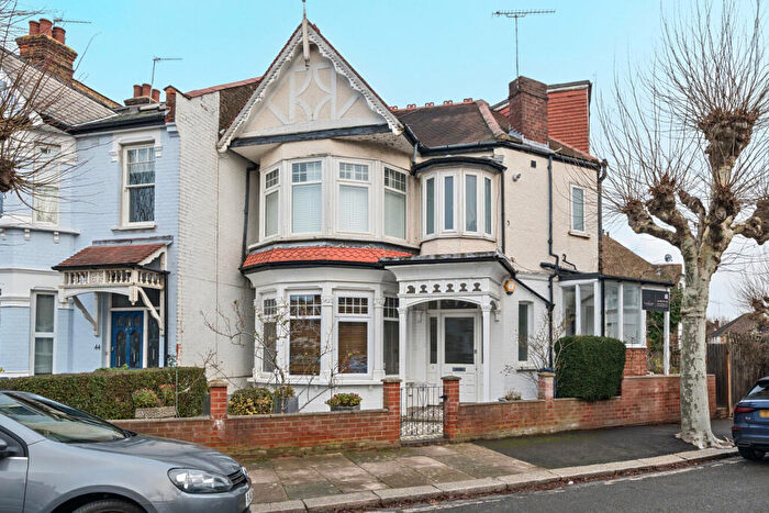 2 Bedroom Flat For Sale In Eton Avenue, Finchley, London, N12