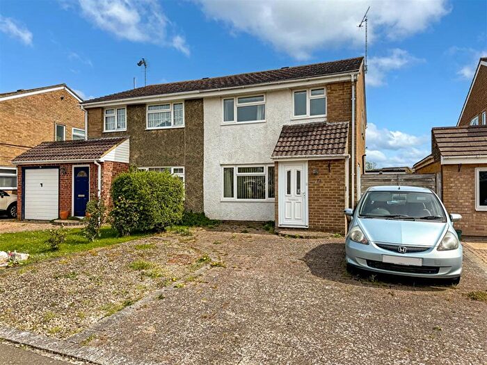 3 Bedroom Semi-Detached House For Sale In White Horses Way, South Beaumont Park, Littlehampton, BN17