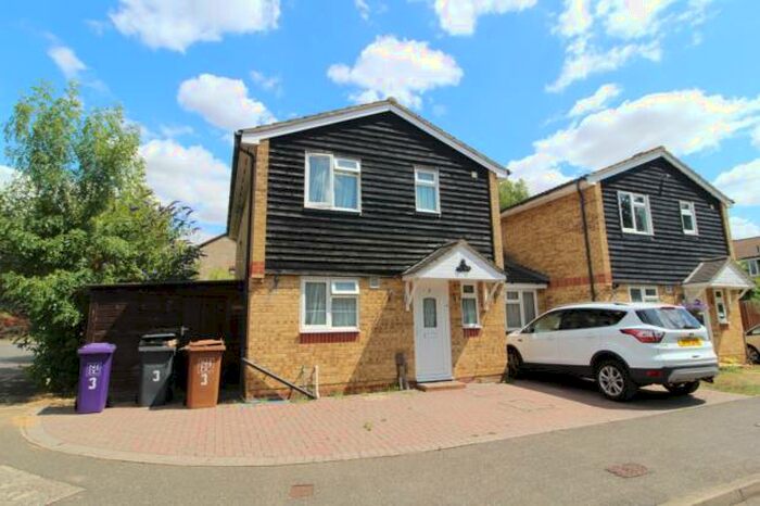 3 Bedroom Detached House To Rent In Talisman St, Hitchin, SG4