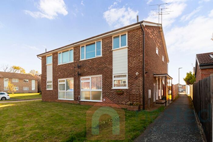2 Bedroom Maisonette For Sale In Hampton Close, Stevenage, Hertfordshire, SG2