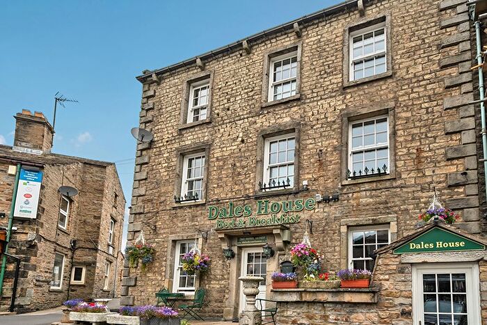 6 Bedroom Country House For Sale In Dales House Market Place, Hawes, DL8