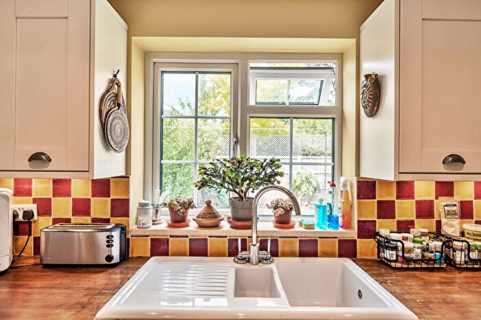 3 Bedroom End Of Terrace House For Sale In Oaklands Road, Havant, Hampshire, PO9