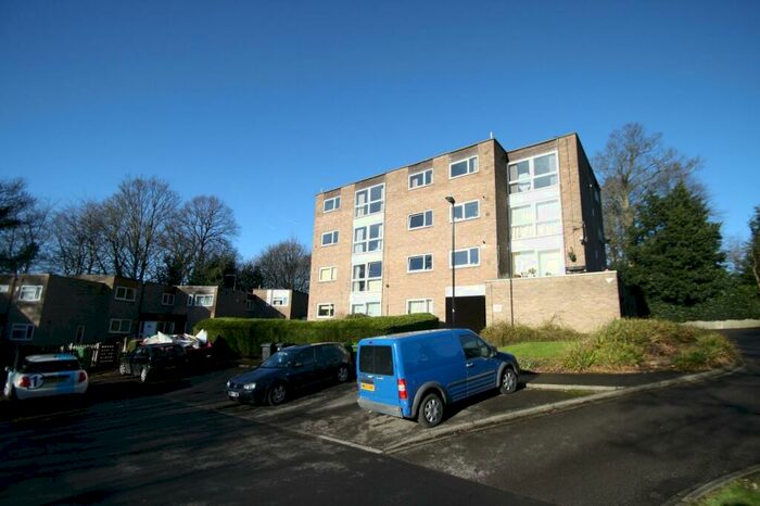 2 Bedroom Flat To Rent In Gledhow Wood Close, Leeds, West Yorkshire, Uk, LS8