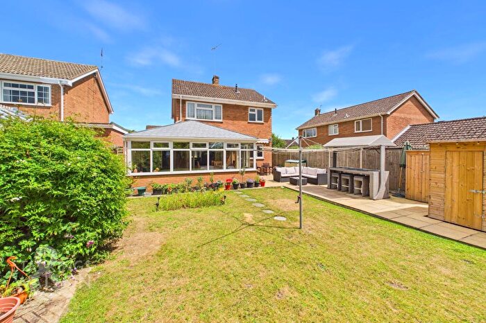 3 Bedroom Link Detached House For Sale In Hunters Close, Blofield, Norwich, NR13