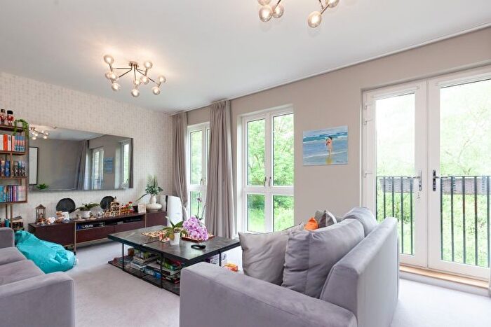 3 Bedroom Town House To Rent In Baynhams Drive, Oxford, OX2