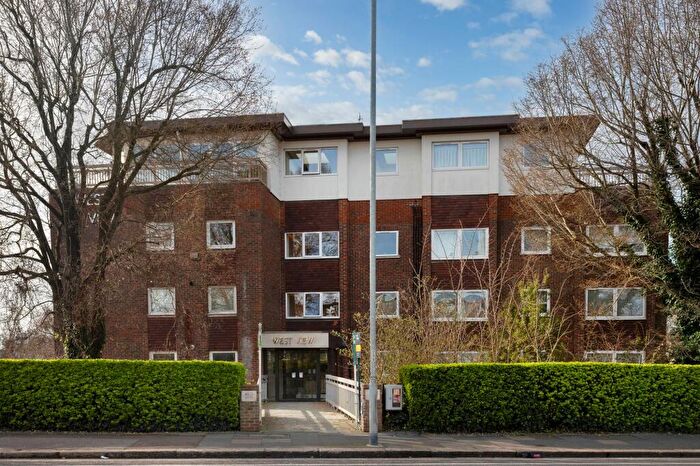 2 Bedroom Flat For Sale In The Drive, Hove, BN3