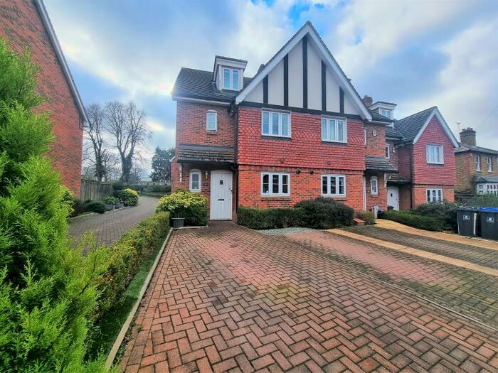 4 Bedroom Terraced House To Rent In Woking, GU22