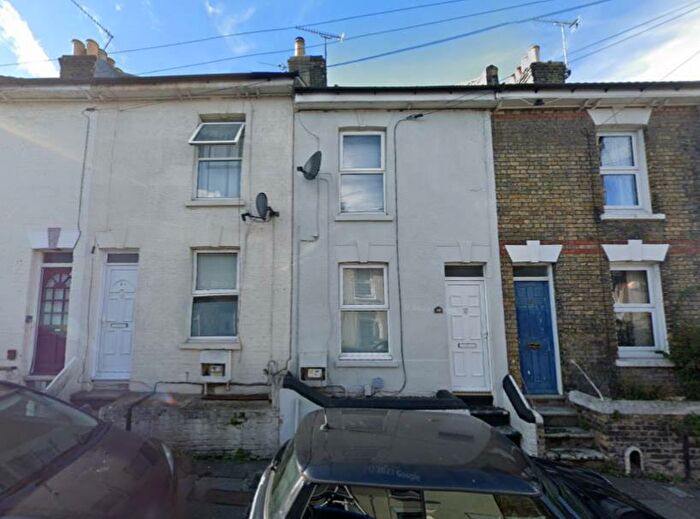 2 Bedroom Terraced House To Rent In Rose Street, Rochester, ME1