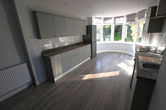 5 Bedroom Semi Detached House To Rent In Dale Road, Purley, CR8