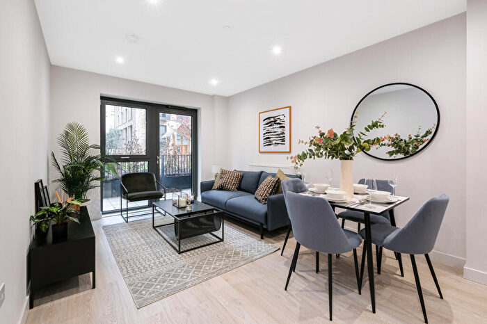 1 Bedroom Apartment For Sale In Woodberry Grove, North London, N4