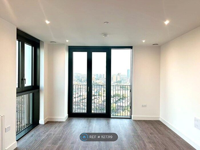 2 Bedroom Flat To Rent In Menara Point, London, E16