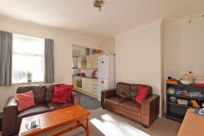 4 Bedroom House To Rent In Springvale Road, Crookes, S10