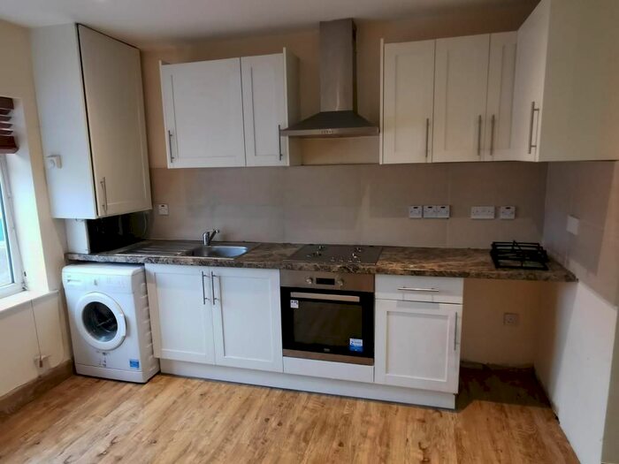 1 Bedroom Flat To Rent In Eastern Avenue, Ilford, Essex IG2