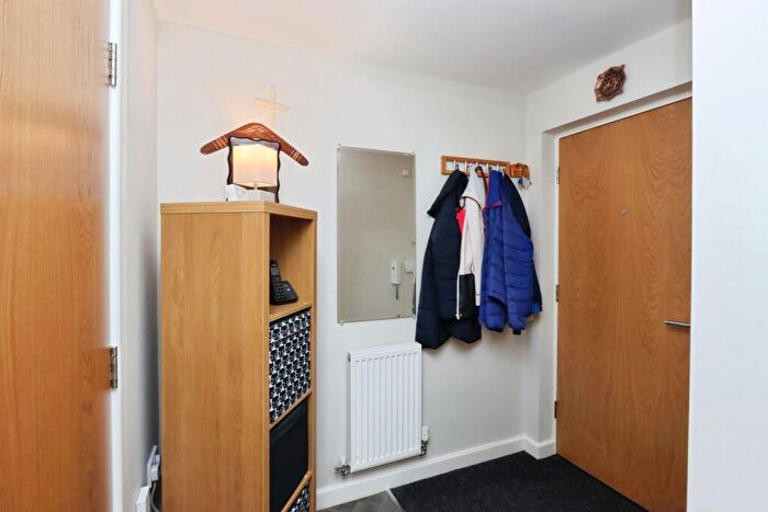 2 Bedroom Flat For Sale In Crossland Drive, Sheffield, South Yorkshire, S12