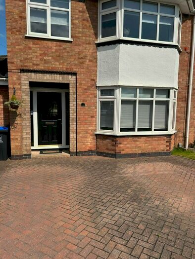 3 Bedroom Semi-Detached House To Rent In Morse Road, Leamington Spa, Warwickshire, CV31