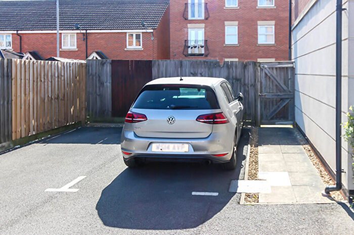 2 Bedroom Flat For Sale In Flowerhill Drive, Wellingborough, NN8