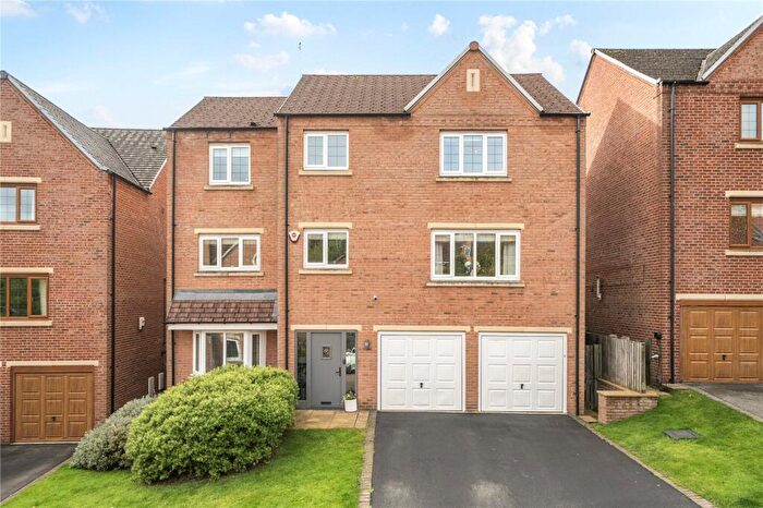 5 Bedroom Detached House For Sale In Post Hill View, Pudsey, LS28