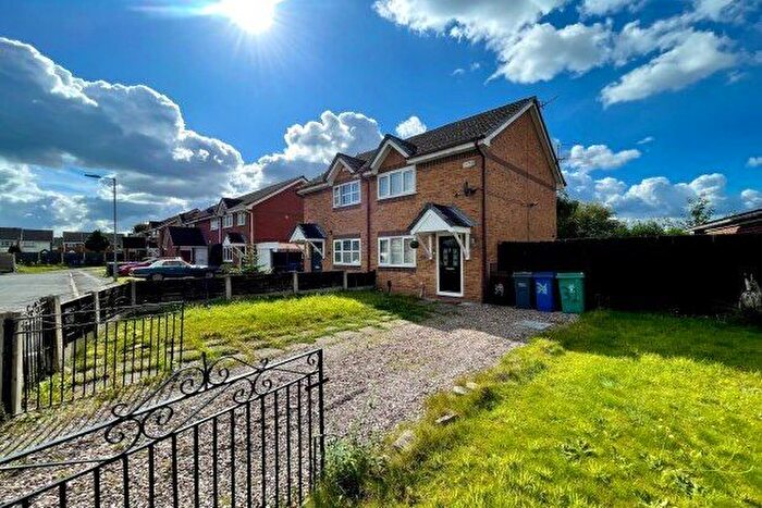 2 Bedroom Semi-Detached House To Rent In Reading Close, Manchester, M11