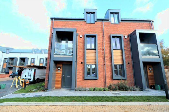 3 Bedroom Semi-Detached House To Rent In Limeview Gardens, Leamington Spa, Warwickshire, CV32