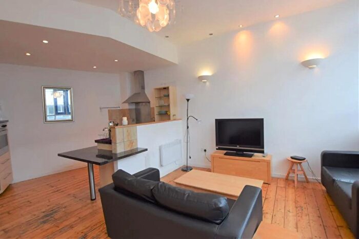 2 Bedroom Flat To Rent In Byron Street, Leeds, LS2