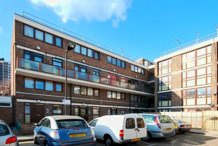 2 Bedroom Flat To Rent In St Johns Estate, Islington, London, N1