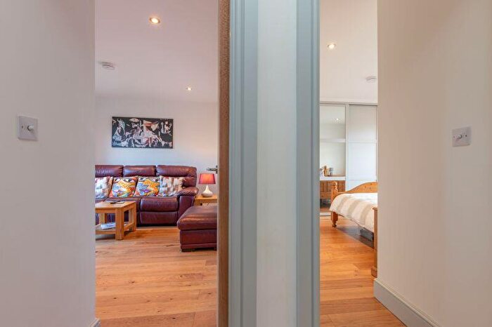 1 Bedroom Flat To Rent In Corunna Crescent, Oxford, OX4