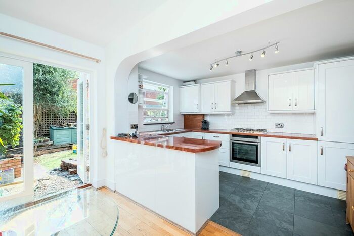 2 Bedroom Terraced House To Rent In Pages Walk, Southwark, SE1