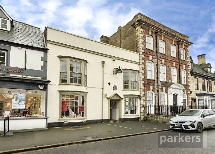 2 Bedroom Flat To Rent In High Street, Highworth, Swindon, Wiltshire, SN6