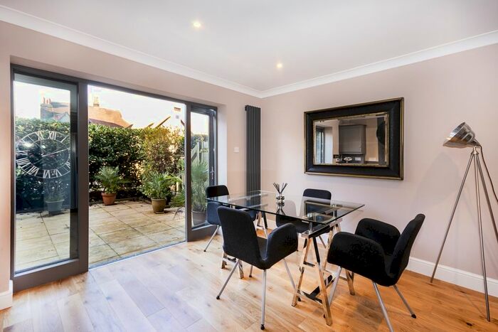 3 Bedroom Town House To Rent In South Lane, Kingston Upon Thames, KT1