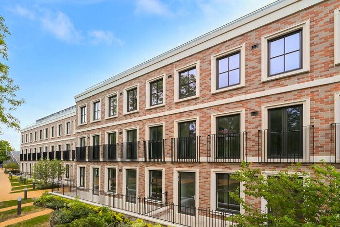 2 Bedroom Flat To Rent In Bradshaw Close, London, Twickenham, TW1