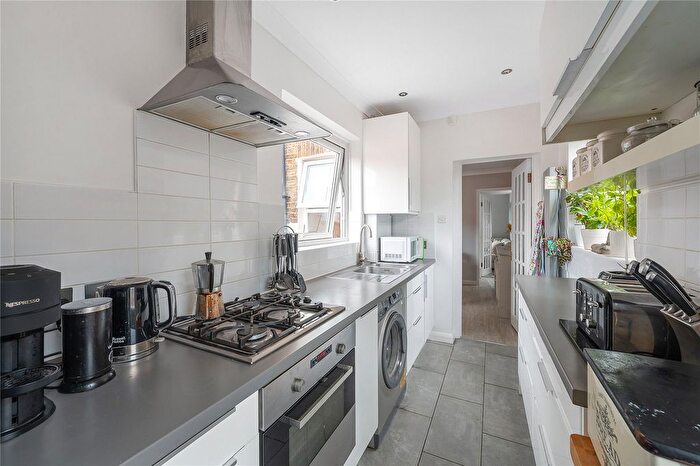 2 Bedroom End Of Terrace House For Sale In Pope Road, Bromley, BR2