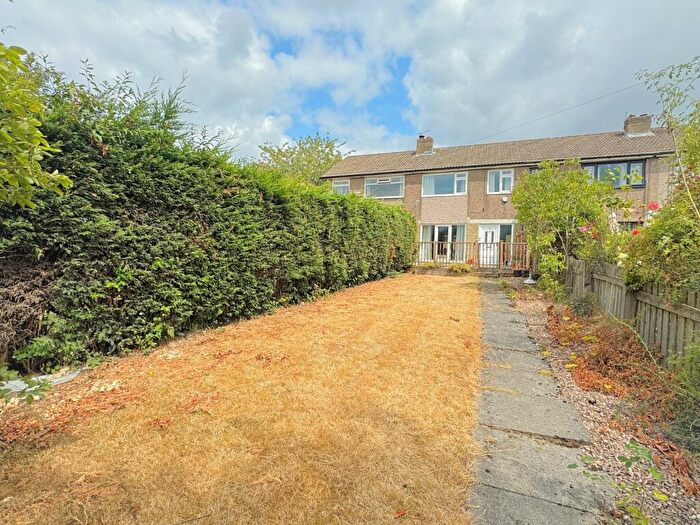 3 Bedroom Terraced House For Sale In Cleckheaton Road, Low Moor, Bradford, BD12